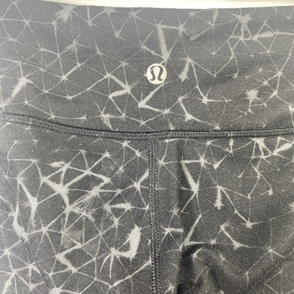 Lululemon Size 2 Wunder Under Crop Black Star Pattern Leggings Womens High Rise